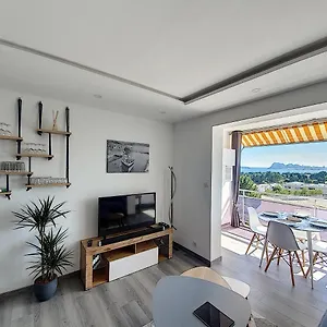 https://vue-mer-de-la-baie-des-anges-avec-garage.fr-provencehotel.com